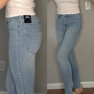 New with Tag Hollister Light Wash High Rise Jeggings 24” x 28”